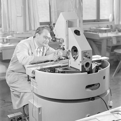 Nuovo microscopio di misurazione universale ZEISS