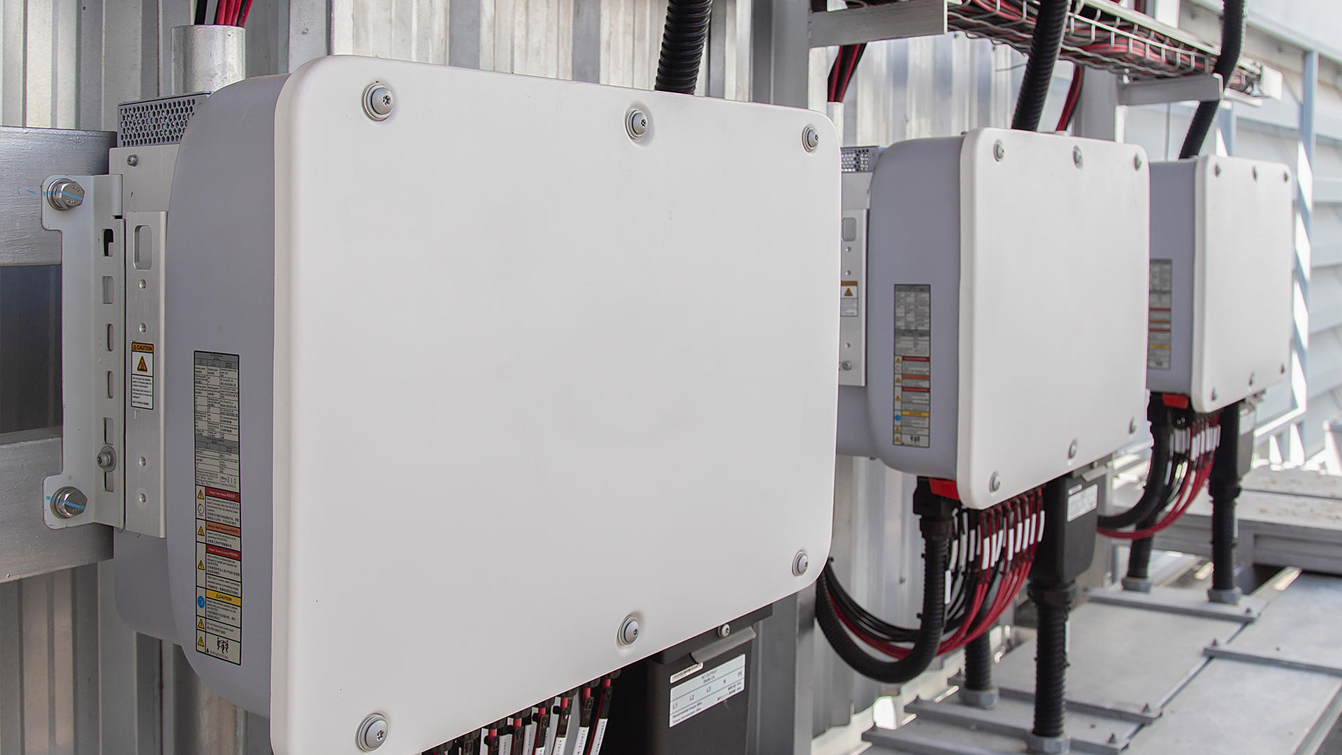 Involucri per inverter e scatole di giunzione