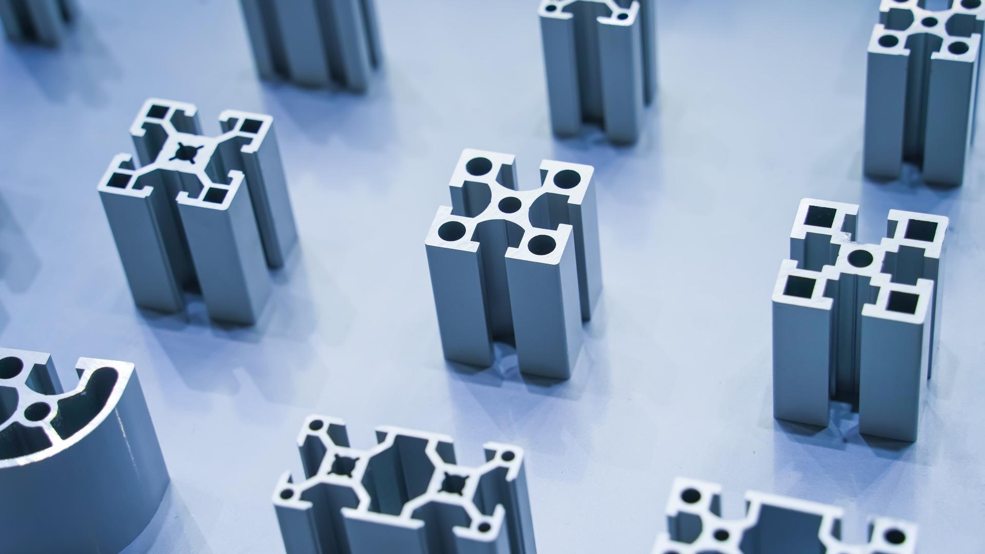 Attrezzaggio per la produzione di wafer e profili