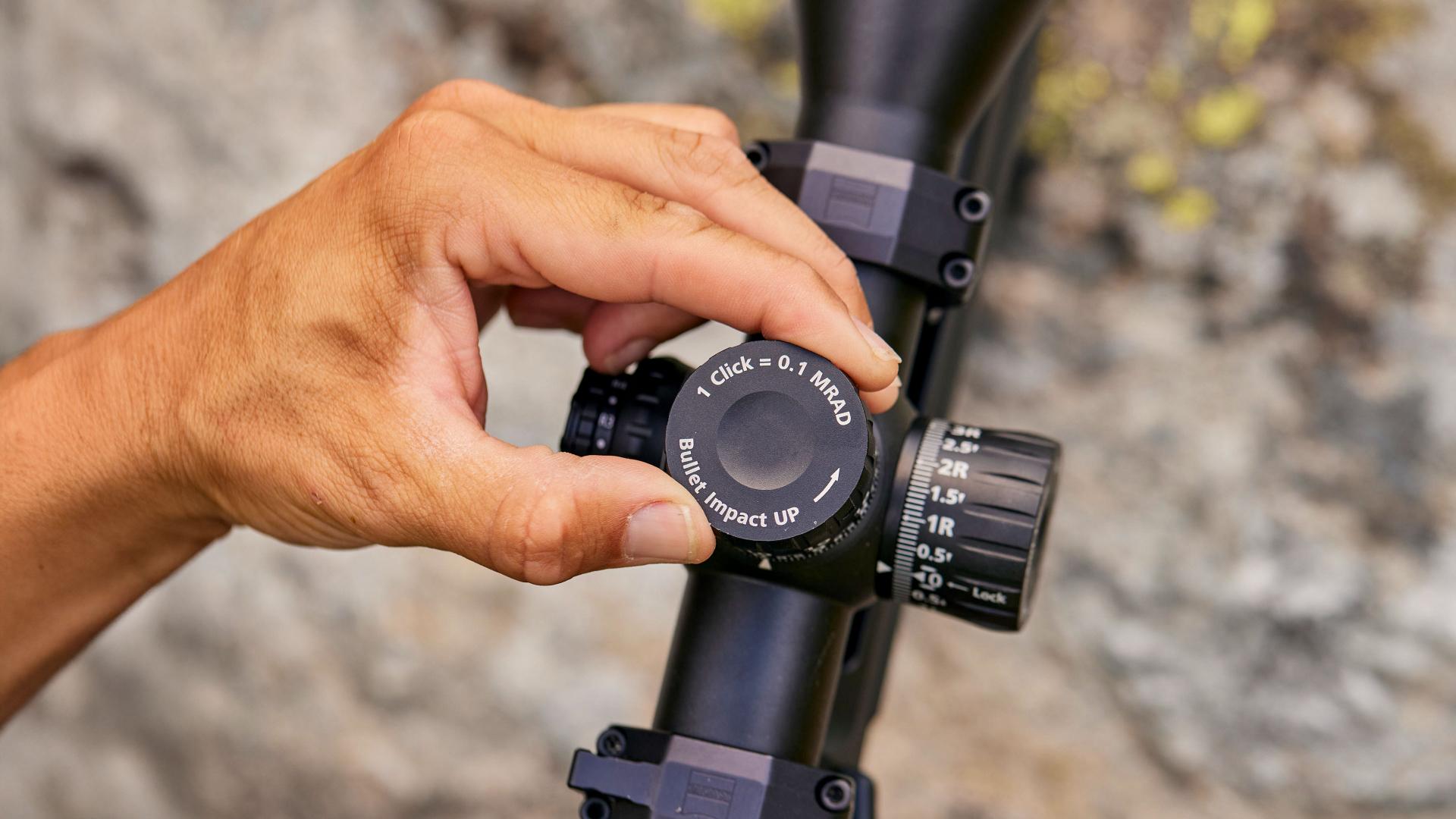 Close-up of a hand adjusting the elevation turret on the ZEISS LRP S3 riflescope – showcasing its wide and precise adjustment rang