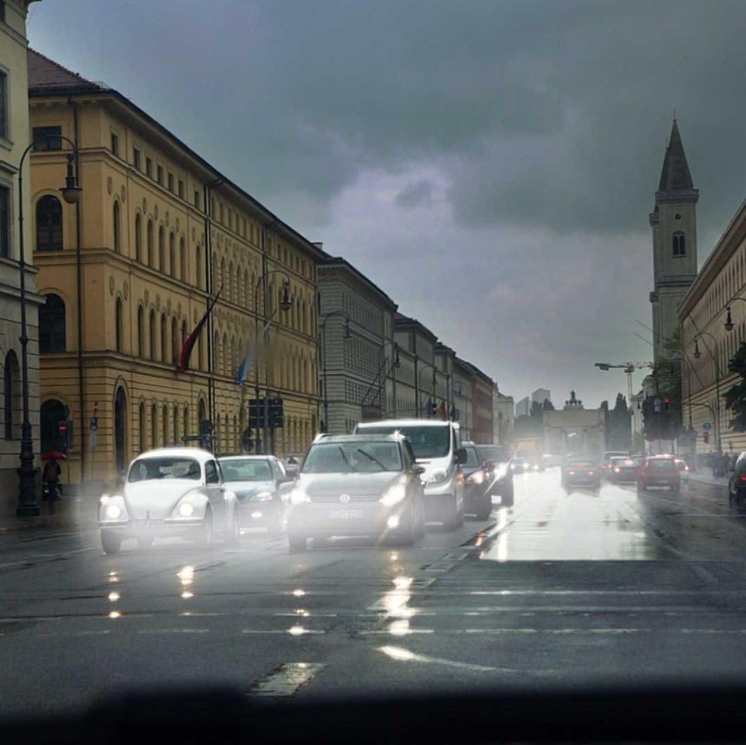 Ridotta visibilità in condizioni di scarsa luminosità come durante la pioggia, nebbia o di notte 