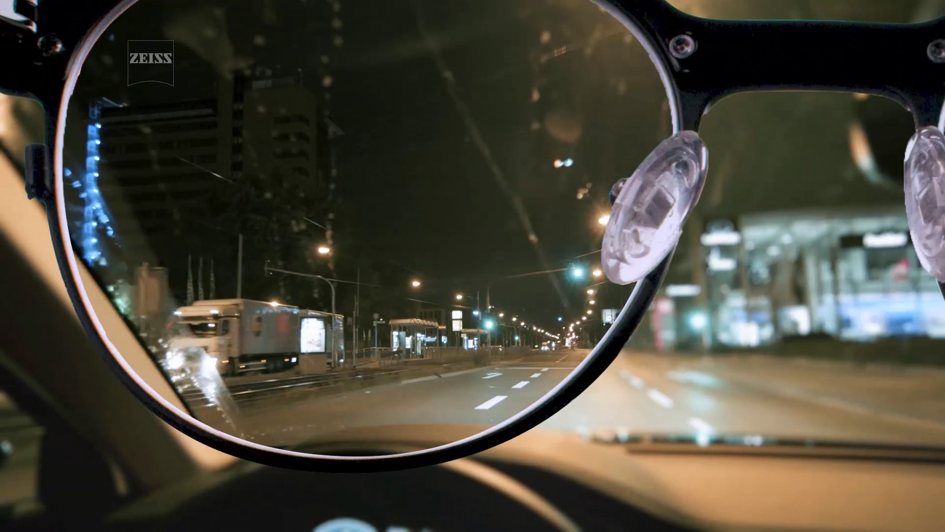 Lo sviluppo di lenti da occhiali per la guida