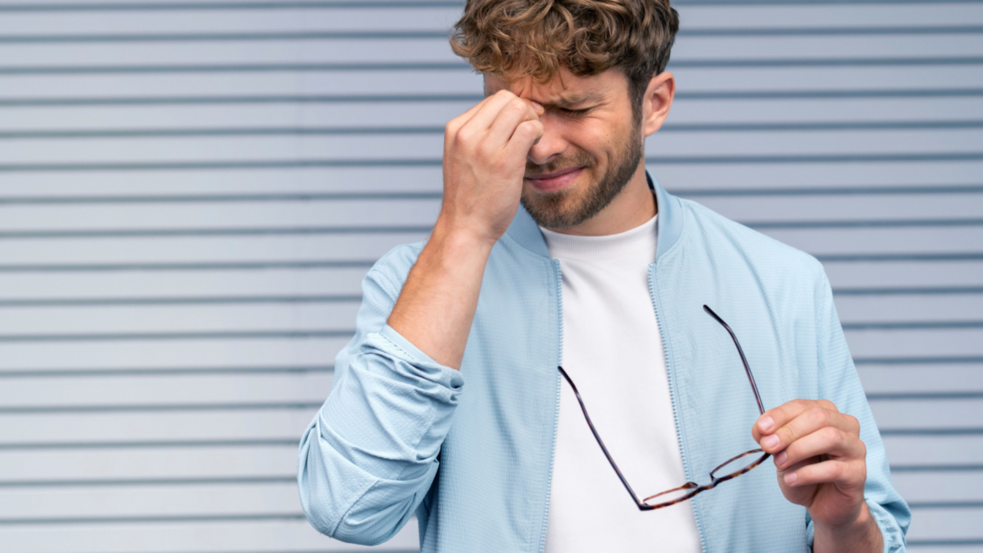 Bruciore agli occhi e stress visivo: sintomi, cause e rimedi