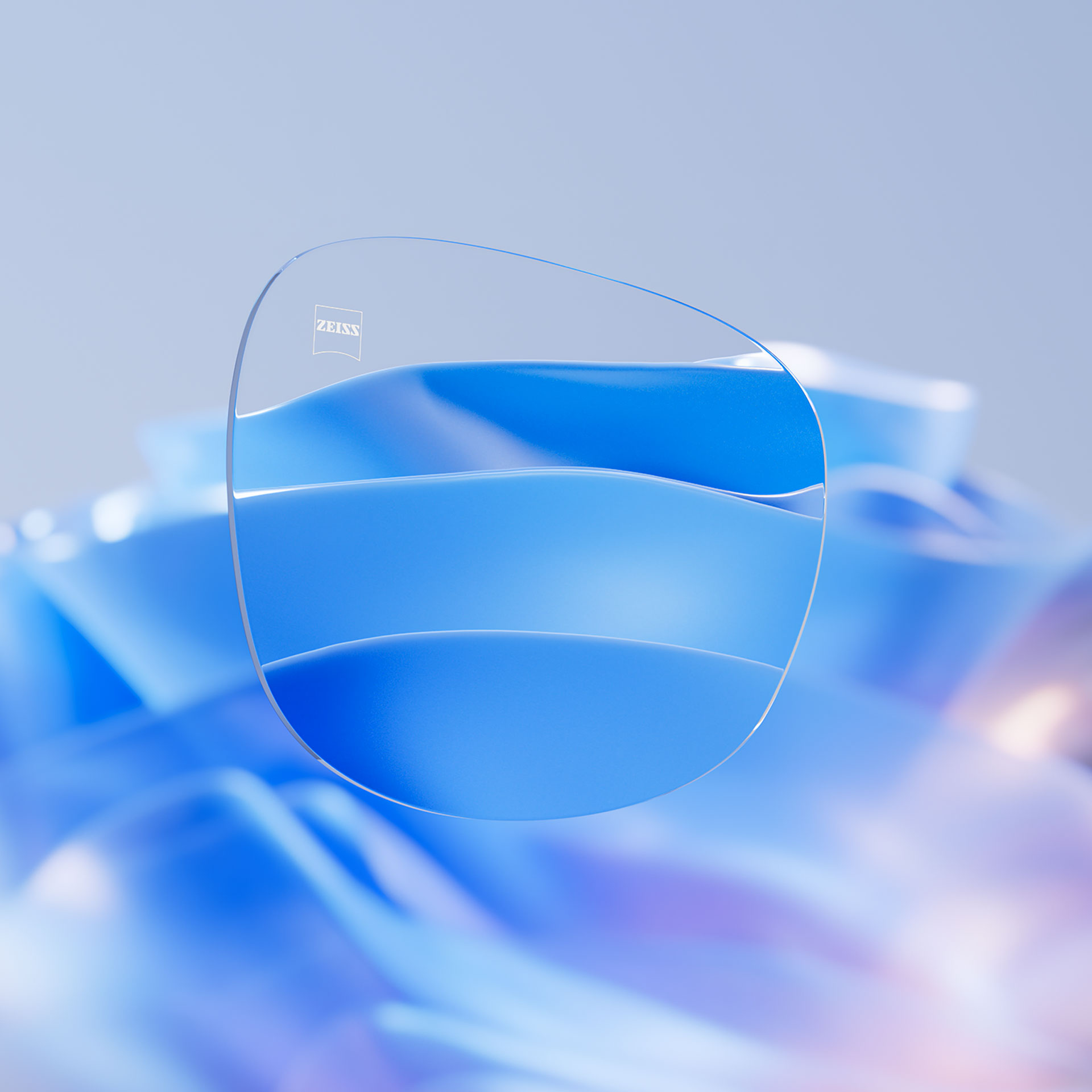 Una persona che indossa occhiali tradizionali in una via trafficata con effetto di esposizione multipla. 