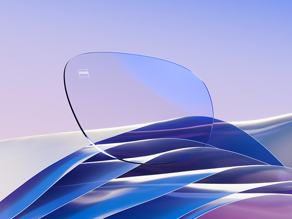 Rappresentazione CGI di una lente da vista trasparente con un delicato riflesso blu.
