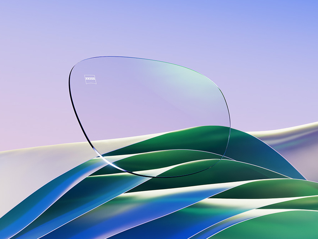 Rappresentazione CGI di una lente da vista trasparente con un delicato riflesso verde. 