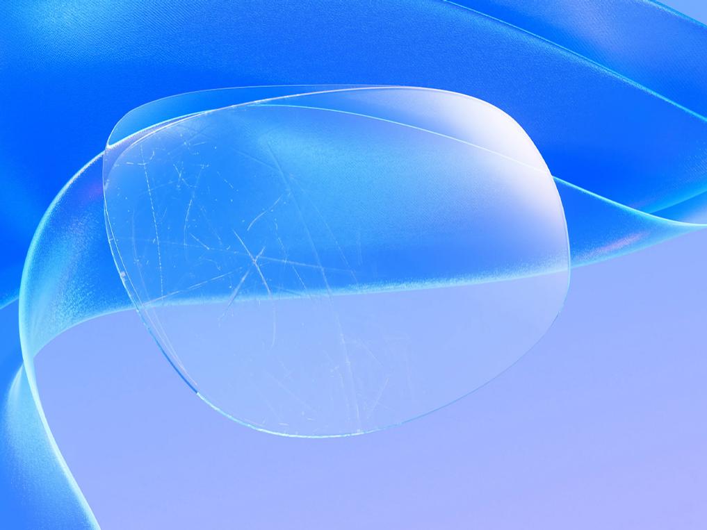 Illustrazione CGI 3D di una lente per occhiali graffiata su cui viene applicato un trattamento sottile che nasconde efficacemente i graffi e consente di ottenere una superficie chiara e perfetta.