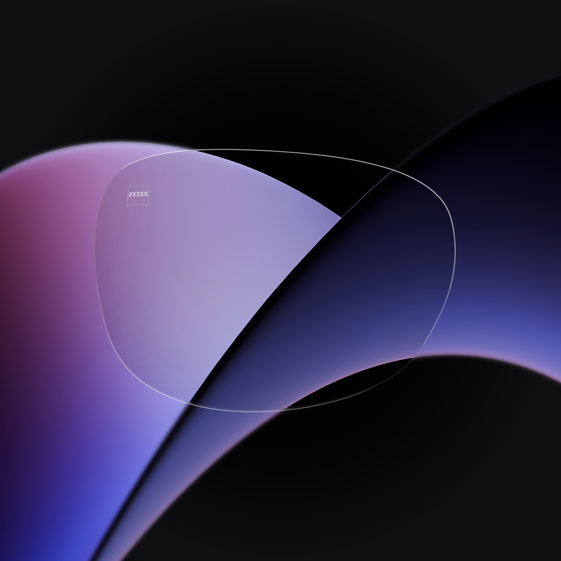 Una lente ZEISS ClearMind su uno sfondo nero.