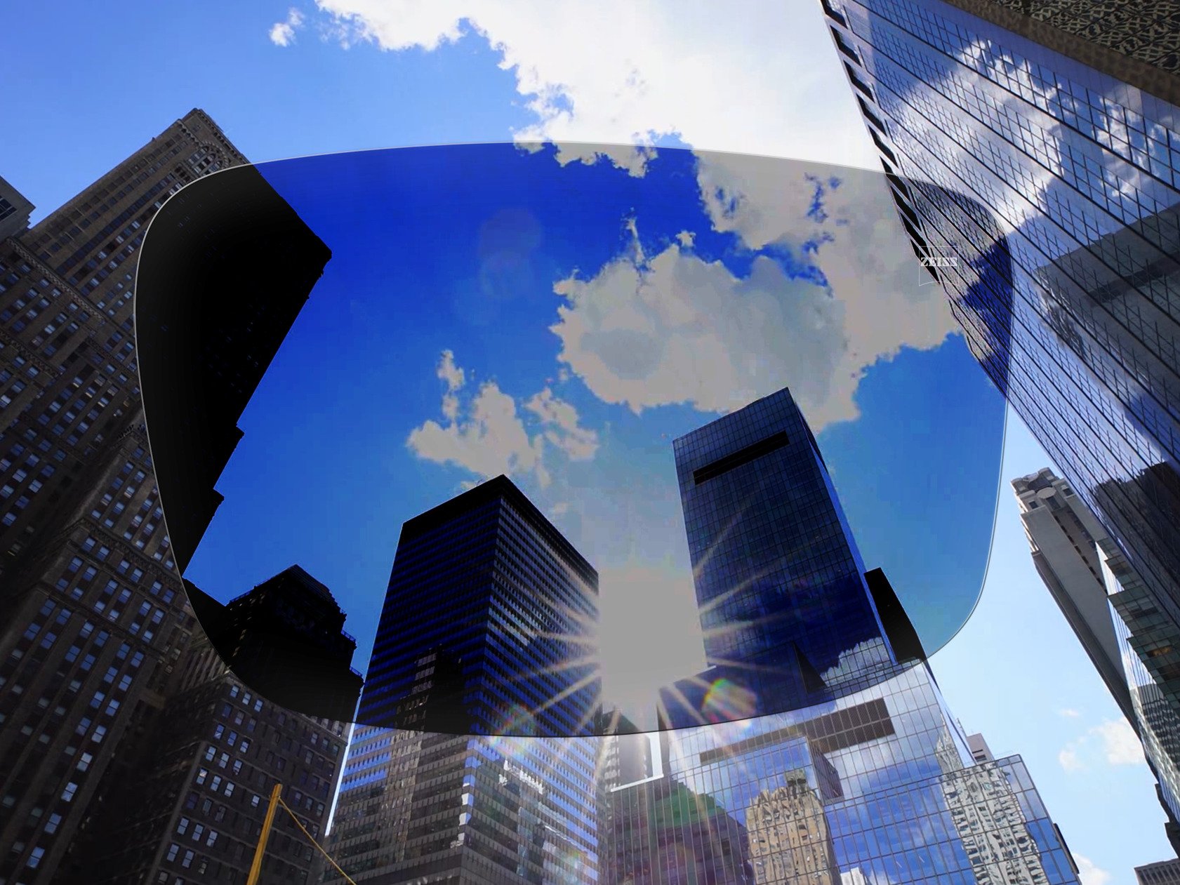 Immagine che mostra come le lenti ZEISS AdaptiveSun passano da scure ad ancora più scure