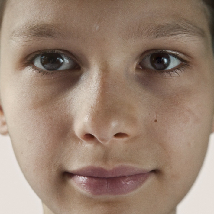 Morphing di un viso dall'infanzia all'adolescenza fino all'età adulta.